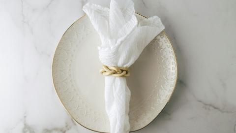 Hvordan brette servietter til fest trinn for trinn